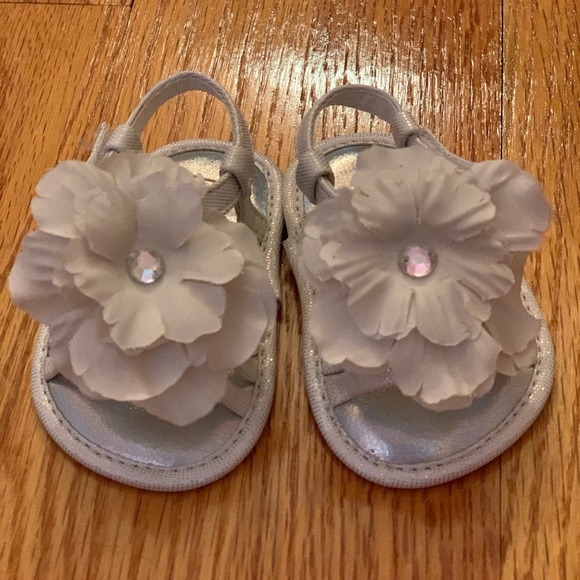 Stuart Weitzman infant sandals - Picture 2 of 3